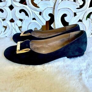 Aerosoles Good Times Black Leather Suede Gold Buckle Flat Shoes Size 6.5 Classic